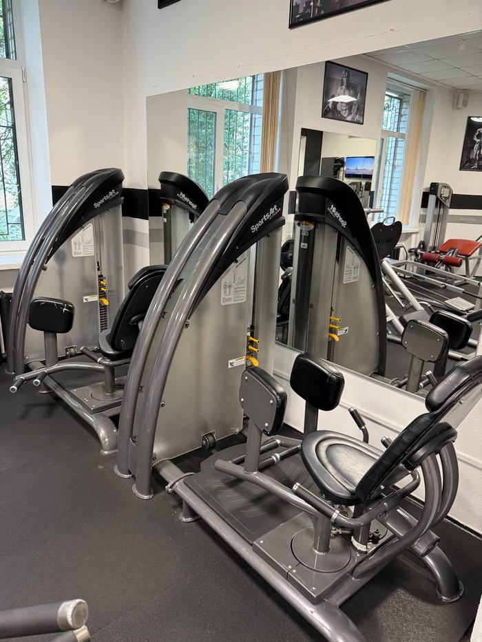 Тренажер SportsArt для ніг
